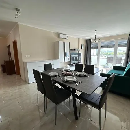 Zmeko Centrum Piešťany Appartamento *